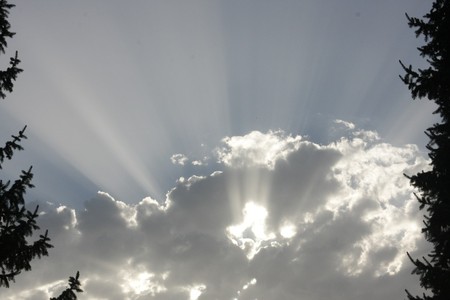 kot sonce skozo oblake